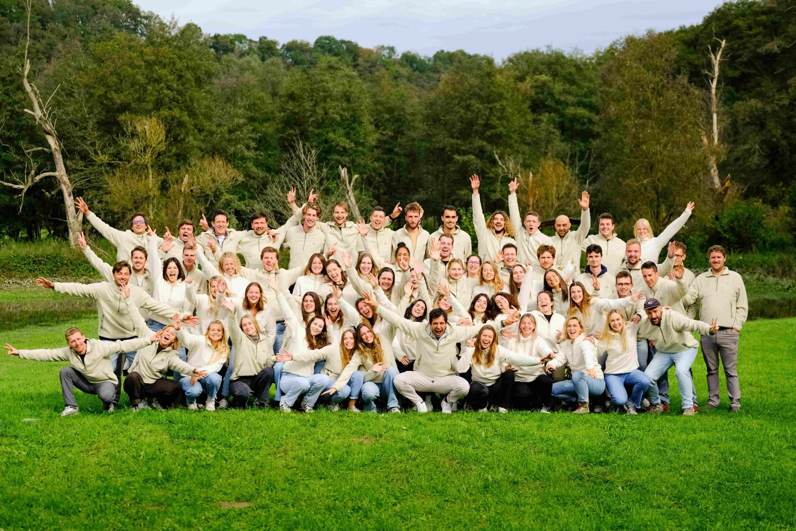 travelbase - Gruppenbild - weiß